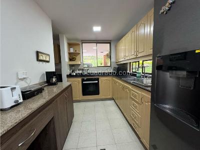 Casa de 3 alcobas en venta en Cumbres, Envigado, 235 m² · foto 16 de 17