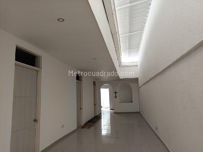 Casa de 5 alcobas en venta en Bretaña, Cali, 240 m² · foto 3 de 11