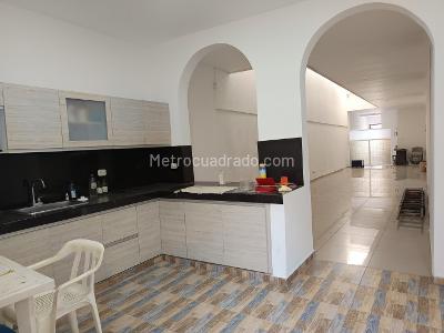 Casa de 5 alcobas en venta en Bretaña, Cali, 240 m² · foto 4 de 11