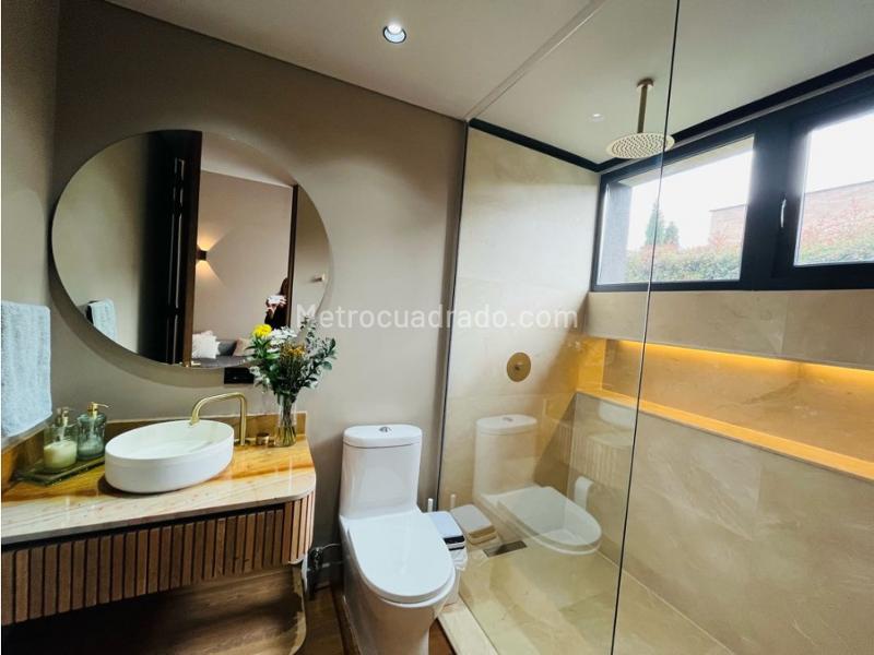 Luxury 4BR Single-Level House with Privacy in Alto de Las Palmas - 8