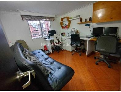 Casa de 5 alcobas en venta en La Almeria, Medellín, 180 m² · foto 11 de 17