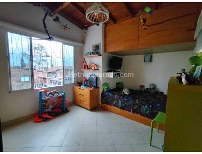 Casa de 5 alcobas en venta en La Almeria, Medellín, 180 m² · foto 4 de 17