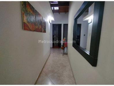 Casa de 5 alcobas en venta en La Almeria, Medellín, 180 m² · foto 5 de 17