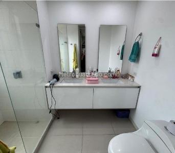 Apartamento de 3 alcobas en venta en Castropol, Medellín, 90 m² · foto 11 de 13