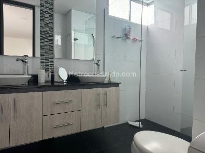 Apartamento de 3 alcobas en venta en Castropol, Medellín, 139 m² · foto 11 de 12