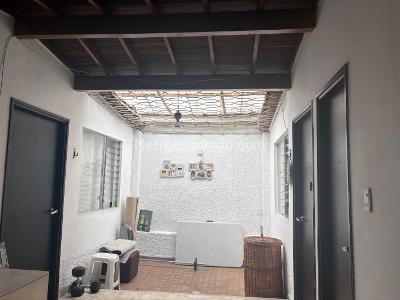Casa de 4 alcobas en venta en La Almeria, Medellín, 155 m² · foto 2 de 20