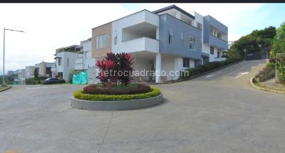 Casa de 5 alcobas en venta en Parcelaciones Pance, Cali, 822 m² · foto 2 de 6