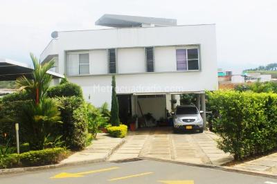 Casa de 4 alcobas en venta en Ciudad Jardin, Cali, 430 m² · foto 2 de 10