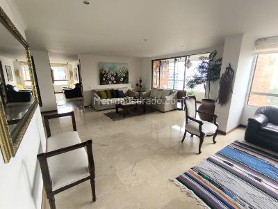 Apartamento de 3 alcobas en venta en Los Balsos 1, Medellín, 174 m² · foto 2 de 20