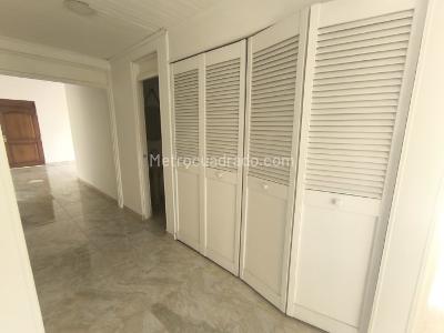 Apartamento de 4 alcobas en venta en El Poblado, Medellín, 147 m² · foto 7 de 18