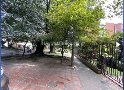Casa de 5 alcobas en venta en Belen, Medellín, 241 m² · foto 2 de 17