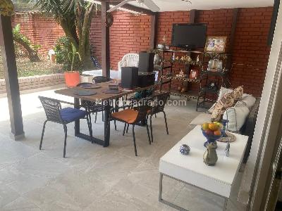 Casa de 4 alcobas en venta en Ciudad Jardin, Cali, 445 m² · foto 2 de 19
