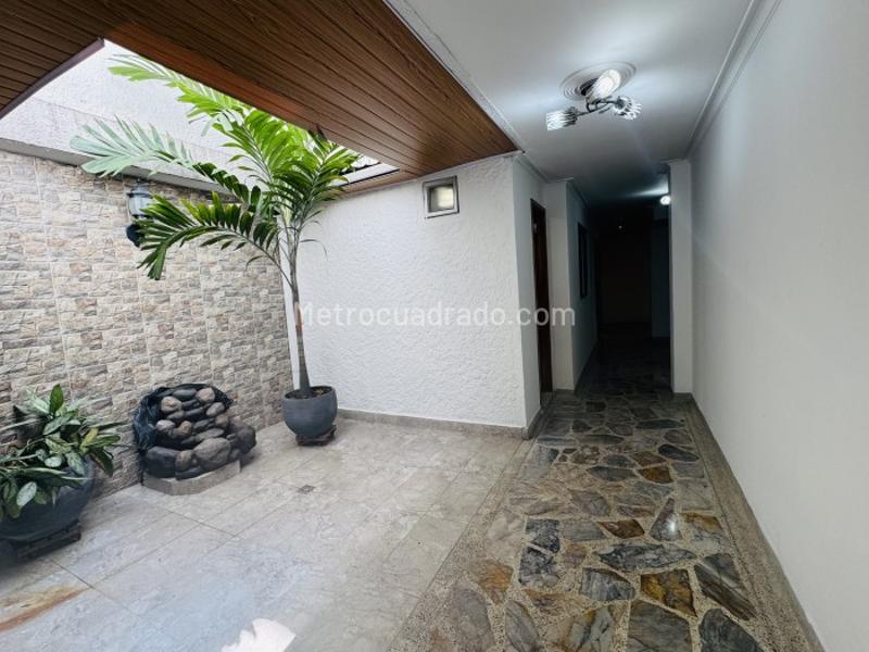 Beautiful 4BR House in Laureles