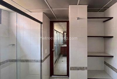 Apartamento de 3 alcobas en venta en El Tesoro, Medellín, 123 m² · foto 8 de 17
