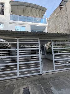 Casa de 4 alcobas en venta en Ciudad 2000, Cali, 270 m² · foto 2 de 20