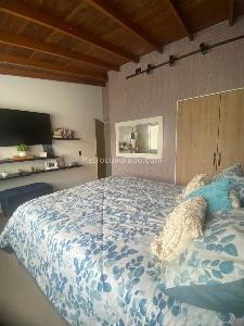 Casa de 5 alcobas en venta en Las Lomas 2, Medellín, 250 m² · foto 19 de 20