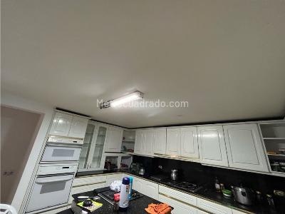 Casa de 5 alcobas en arriendo en Poblado San Lucas, Medellín, 1177 m² · foto 4 de 20