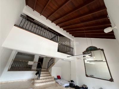 Casa de 5 alcobas en arriendo en Poblado San Lucas, Medellín, 1177 m² · foto 5 de 20