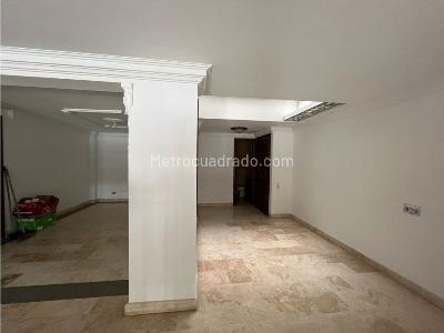 Casa de 5 alcobas en arriendo en Poblado San Lucas, Medellín, 1177 m² · foto 12 de 20