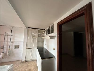 Casa de 5 alcobas en arriendo en Poblado San Lucas, Medellín, 1177 m² · foto 13 de 20