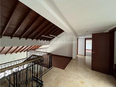 Casa de 5 alcobas en arriendo en Poblado San Lucas, Medellín, 1177 m² · foto 16 de 20