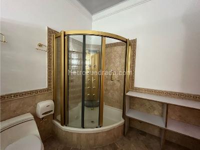 Casa de 5 alcobas en arriendo en Poblado San Lucas, Medellín, 1177 m² · foto 18 de 20