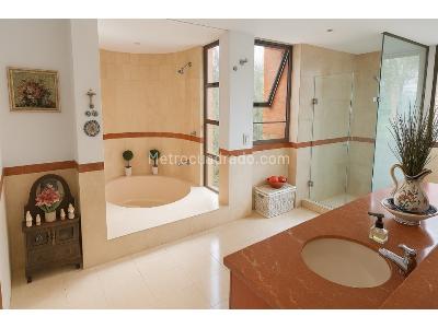 Apartamento de 3 alcobas en venta en El Poblado, Medellín, 245 m² · foto 11 de 19