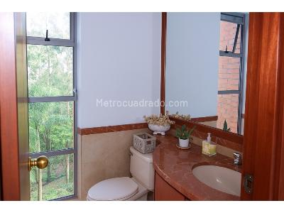 Apartamento de 3 alcobas en venta en El Poblado, Medellín, 245 m² · foto 13 de 19