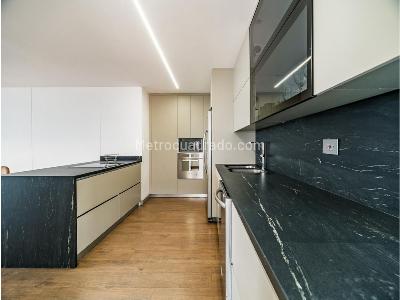 Apartamento de 3 alcobas en arriendo en El Poblado, Medellín, 140 m² · foto 8 de 18