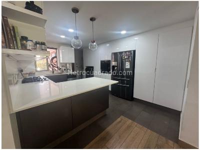 Casa de 3 alcobas en venta en Envigado, Medellín, 104 m² · foto 4 de 20
