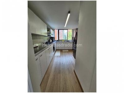 Apartamento de 3 alcobas en venta en El Tesoro, Medellín, 140 m² · foto 5 de 10