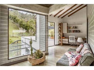 Casa de 3 alcobas en arriendo en Santa Elena, Medellín · foto 7 de 18