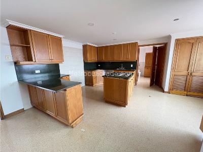 Apartamento de 2 alcobas en arriendo en Laureles, Medellín, 200 m² · foto 2 de 18