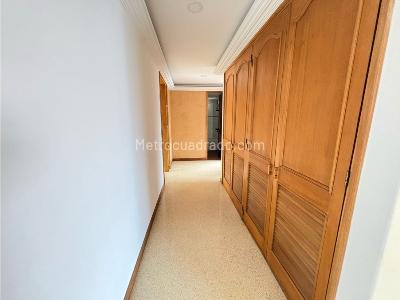 Apartamento de 2 alcobas en arriendo en Laureles, Medellín, 200 m² · foto 6 de 18