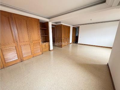 Apartamento de 2 alcobas en arriendo en Laureles, Medellín, 200 m² · foto 7 de 18