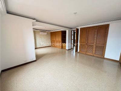 Apartamento de 2 alcobas en arriendo en Laureles, Medellín, 200 m² · foto 8 de 18