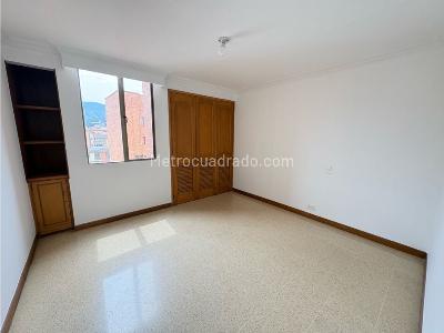 Apartamento de 2 alcobas en arriendo en Laureles, Medellín, 200 m² · foto 10 de 18