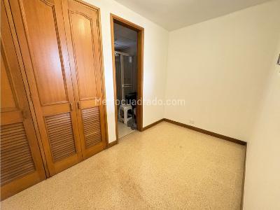 Apartamento de 2 alcobas en arriendo en Laureles, Medellín, 200 m² · foto 12 de 18