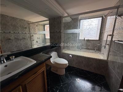 Apartamento de 2 alcobas en arriendo en Laureles, Medellín, 200 m² · foto 13 de 18