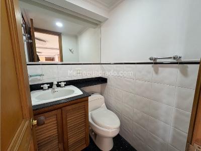 Apartamento de 2 alcobas en arriendo en Laureles, Medellín, 200 m² · foto 14 de 18
