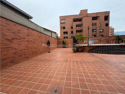 Apartamento de 2 alcobas en arriendo en Laureles, Medellín, 200 m² · foto 16 de 18