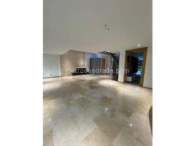 Casa de 3 alcobas en arriendo en Las Palmas, Medellín, 454 m² · foto 2 de 20