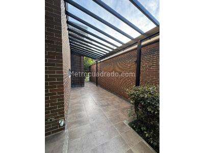 Casa de 3 alcobas en arriendo en Las Palmas, Medellín, 454 m² · foto 9 de 20