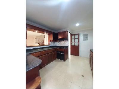 Casa de 4 alcobas en arriendo en Envigado, Medellín, 230 m² · foto 2 de 9