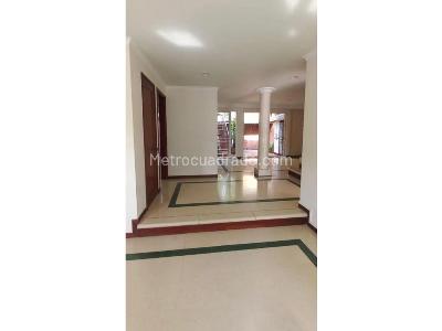 Casa de 4 alcobas en arriendo en Envigado, Medellín, 230 m² · foto 3 de 9