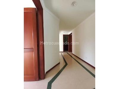 Casa de 4 alcobas en arriendo en Envigado, Medellín, 230 m² · foto 5 de 9