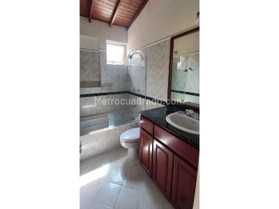 Casa de 4 alcobas en arriendo en Envigado, Medellín, 230 m² · foto 7 de 9
