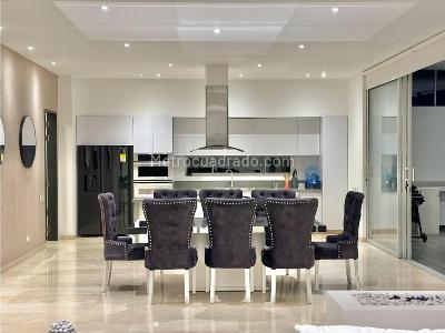 Casa de 5 alcobas en arriendo en Las Palmas, Medellín, 780 m² · foto 4 de 20