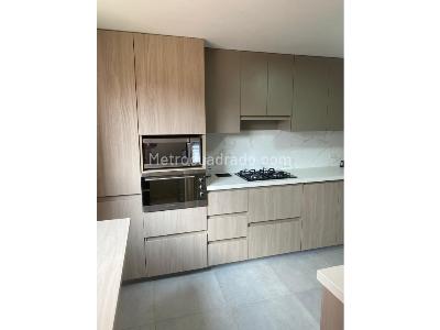 Apartamento de 2 alcobas en arriendo en El Poblado, Medellín, 82 m² · foto 4 de 7