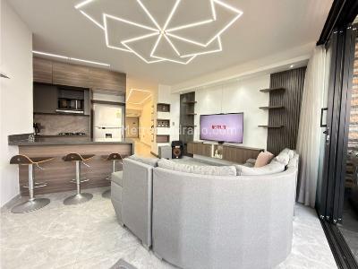 Apartamento de 3 alcobas en arriendo en Loma De Los Bernal, Medellín, 110 m² · foto 2 de 12
